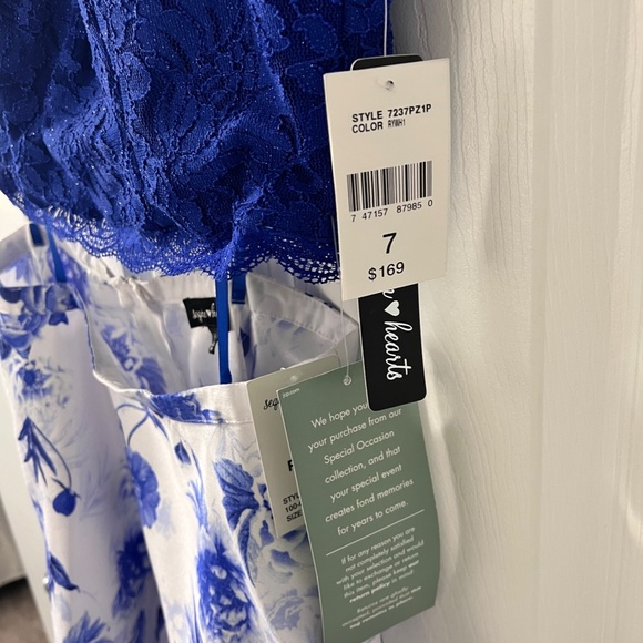 Women's Brand New Formal Dress (Prom, Wedding, Graduation) Size Small (7) - Picture 3 of 3